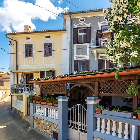 Cozy Home In Omisalj With Kitchen Dış mekan fotoğraf