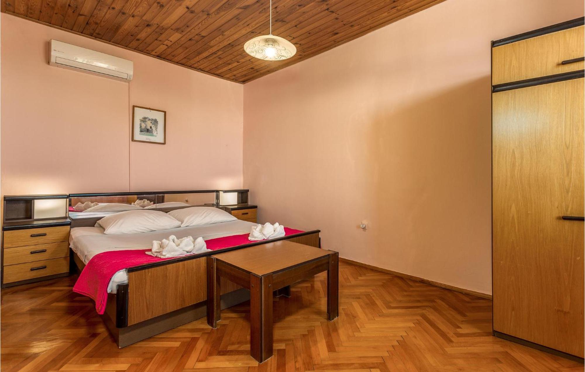 Cozy Home In Omisalj With Kitchen Dış mekan fotoğraf