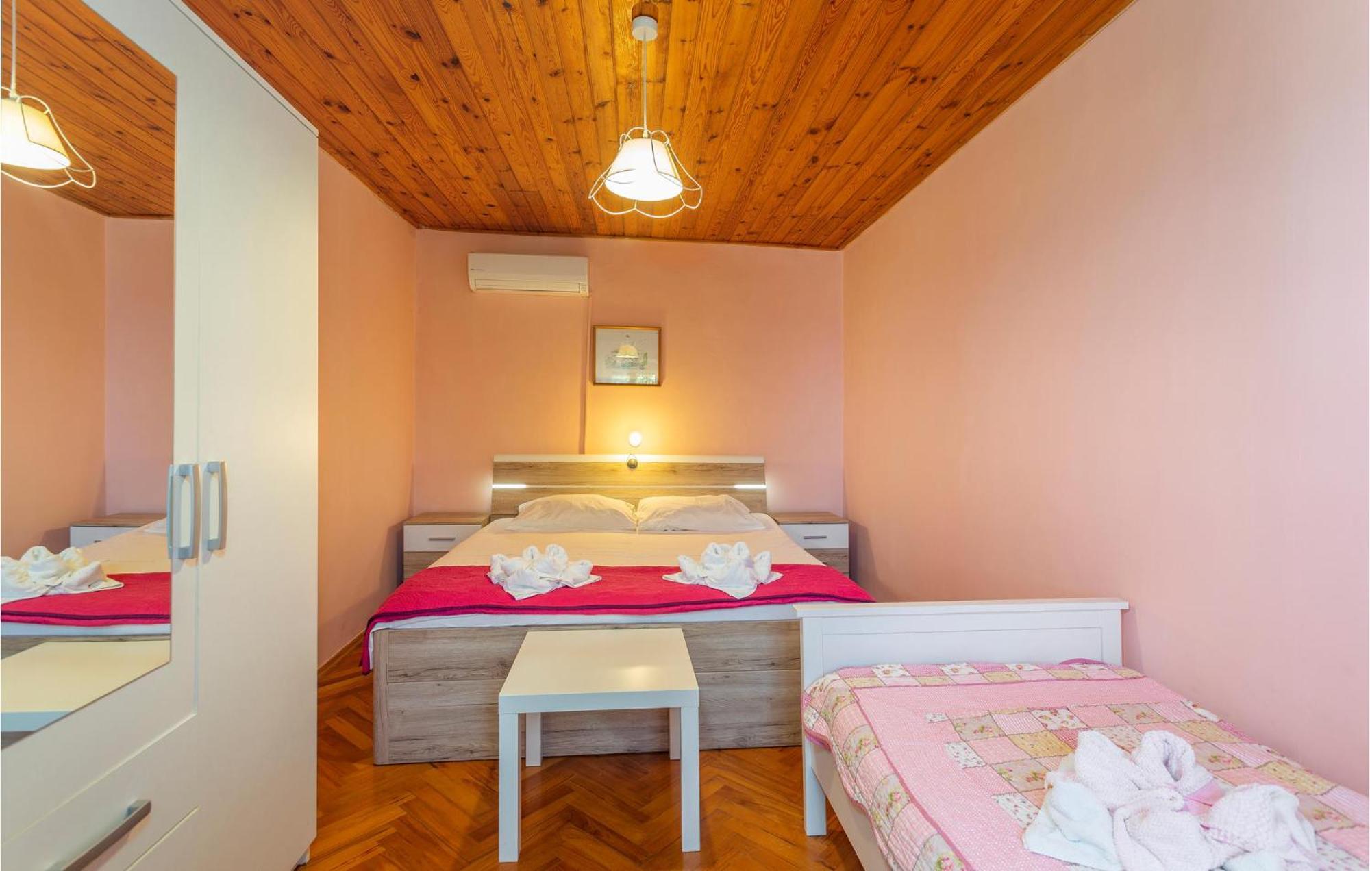 Cozy Home In Omisalj With Kitchen Dış mekan fotoğraf